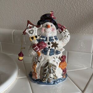 Charming Snowman Figurine with Birdhouse - Multicolor Candlelight holder
